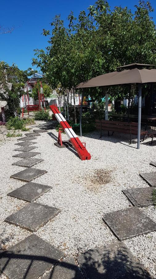 Casa Ellamy Hotel Două Mai Buitenkant foto