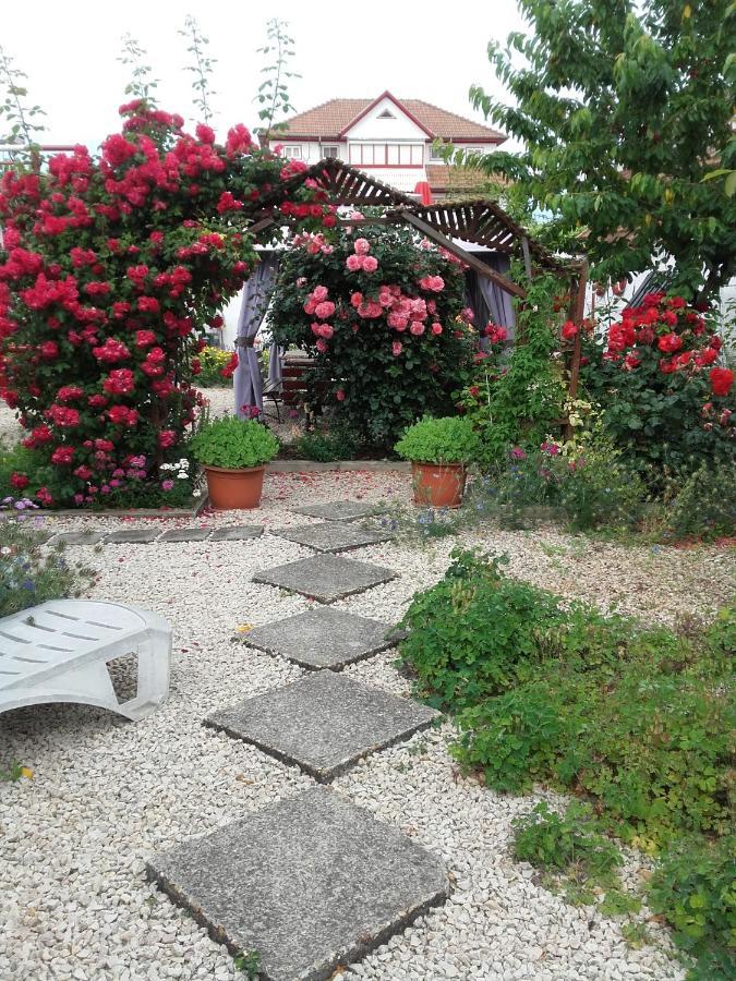 Casa Ellamy Hotel Două Mai Buitenkant foto