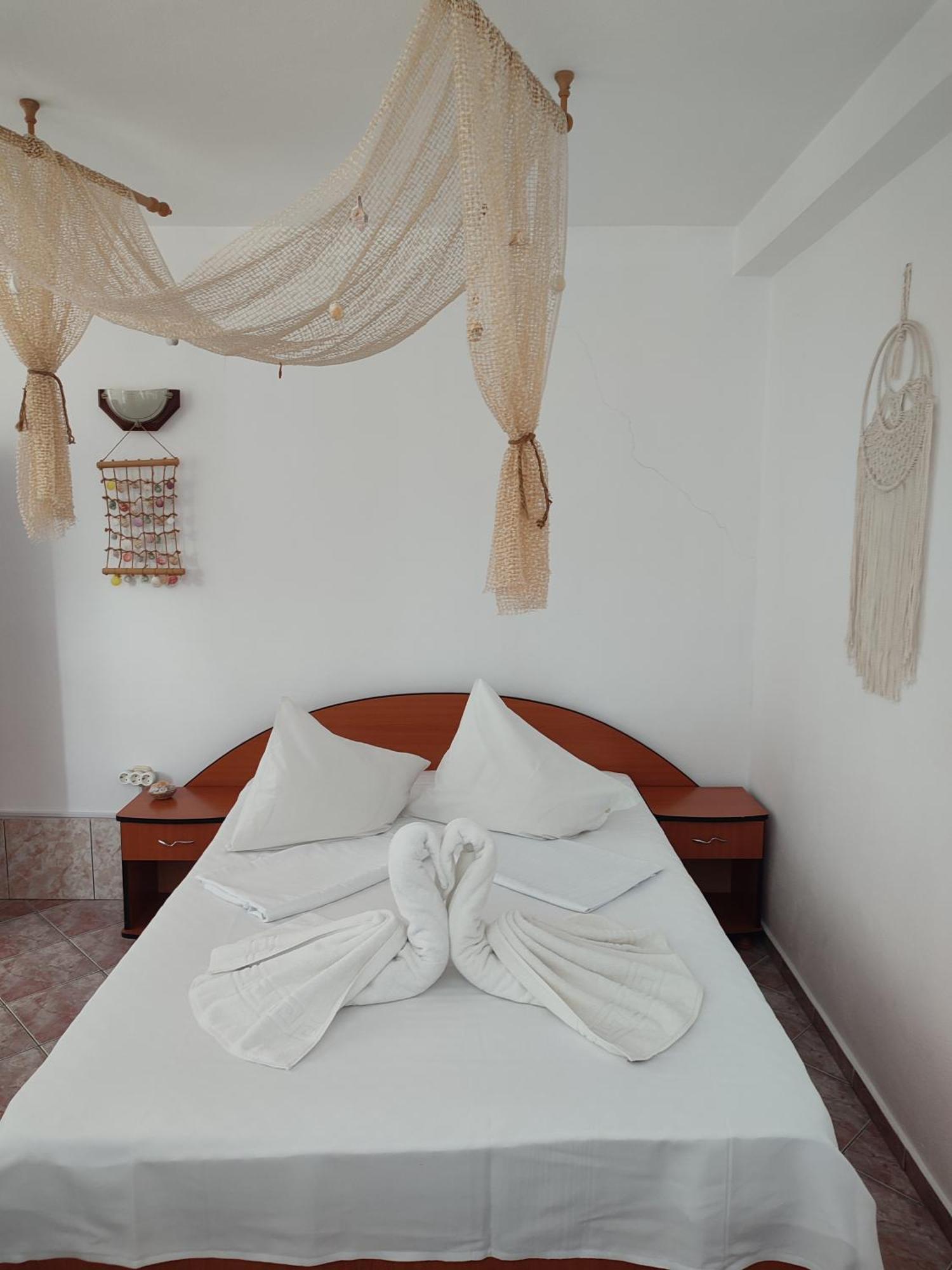 Casa Ellamy Hotel Două Mai Buitenkant foto