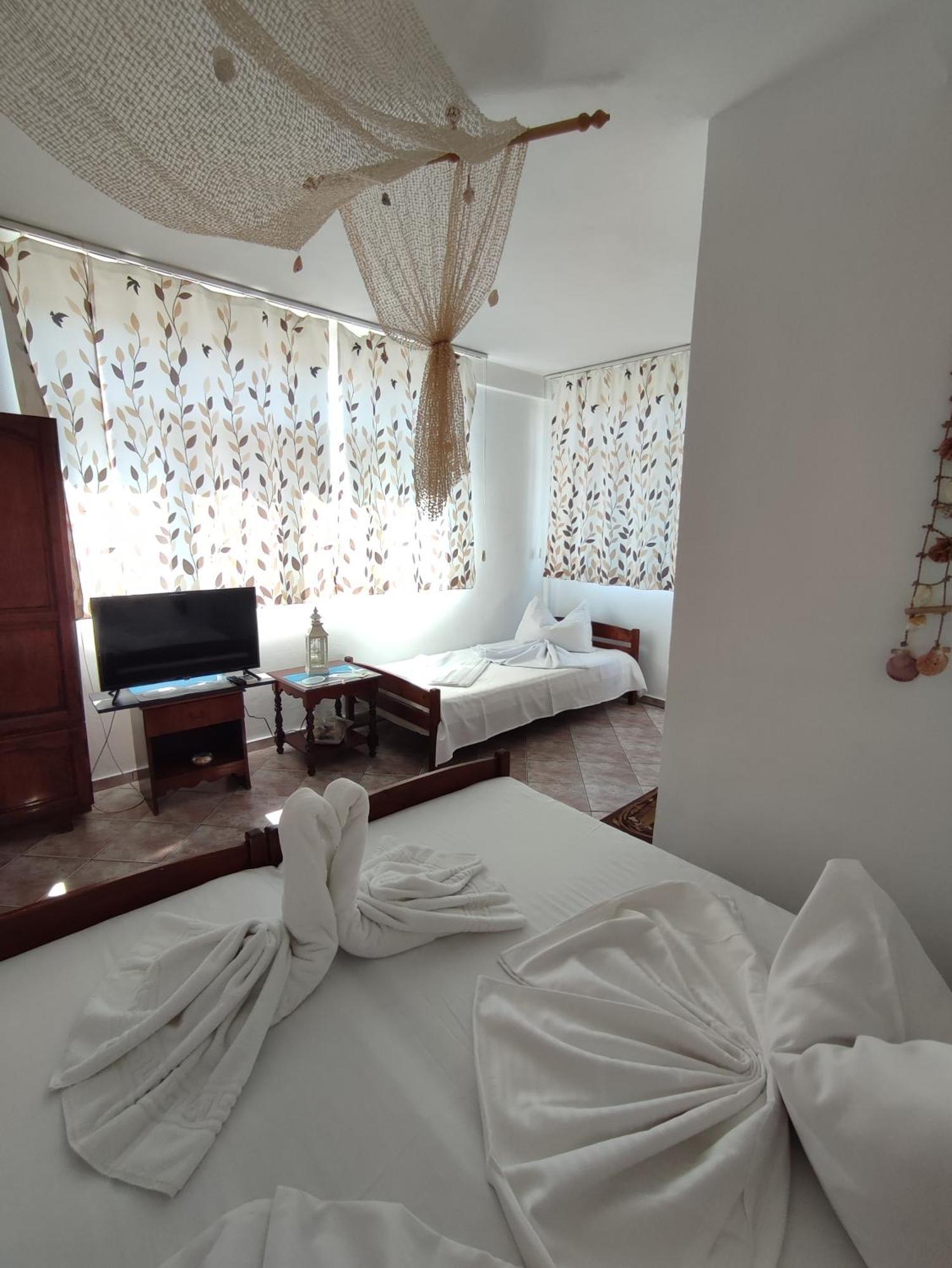 Casa Ellamy Hotel Două Mai Buitenkant foto