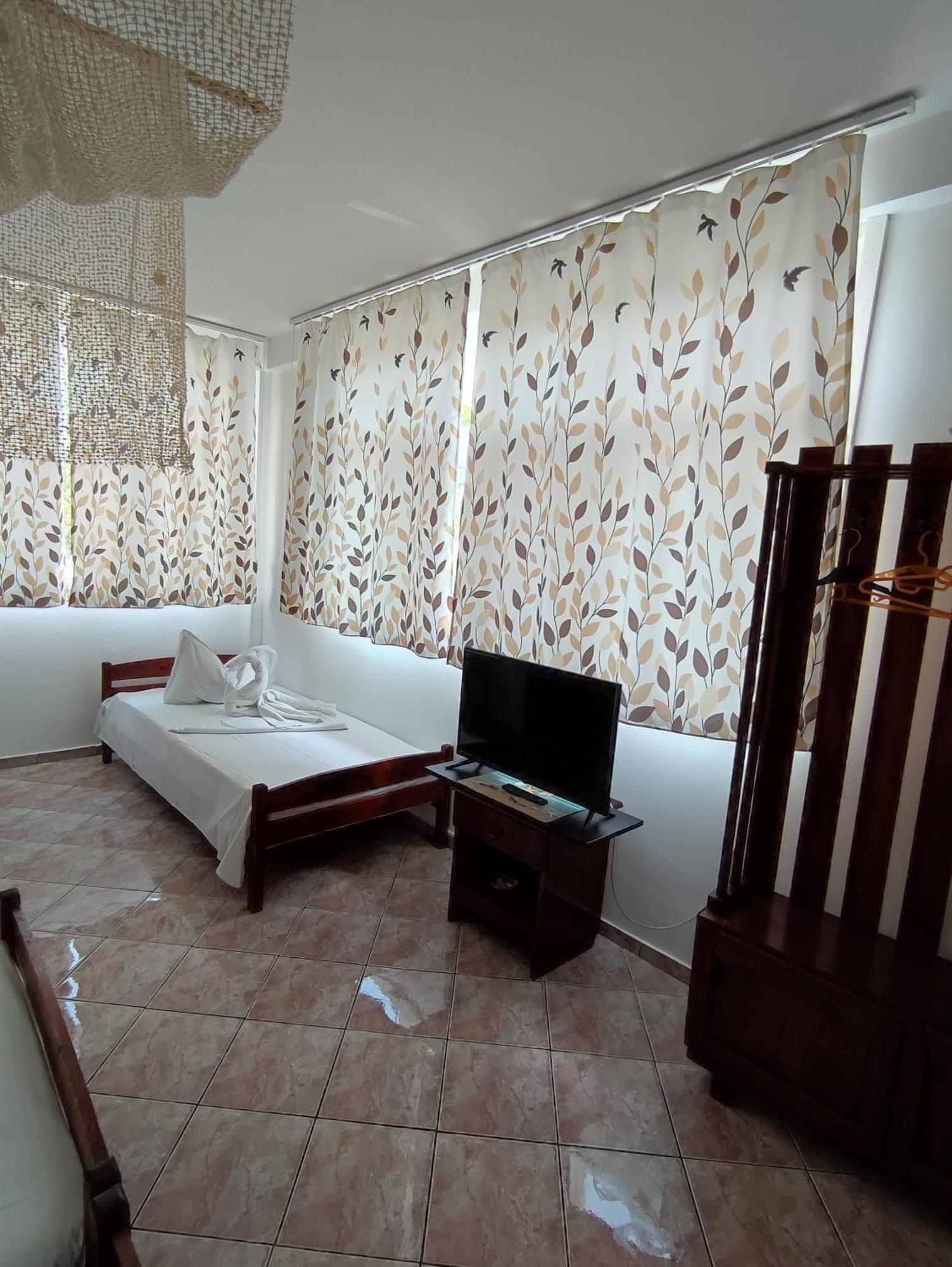 Casa Ellamy Hotel Două Mai Buitenkant foto