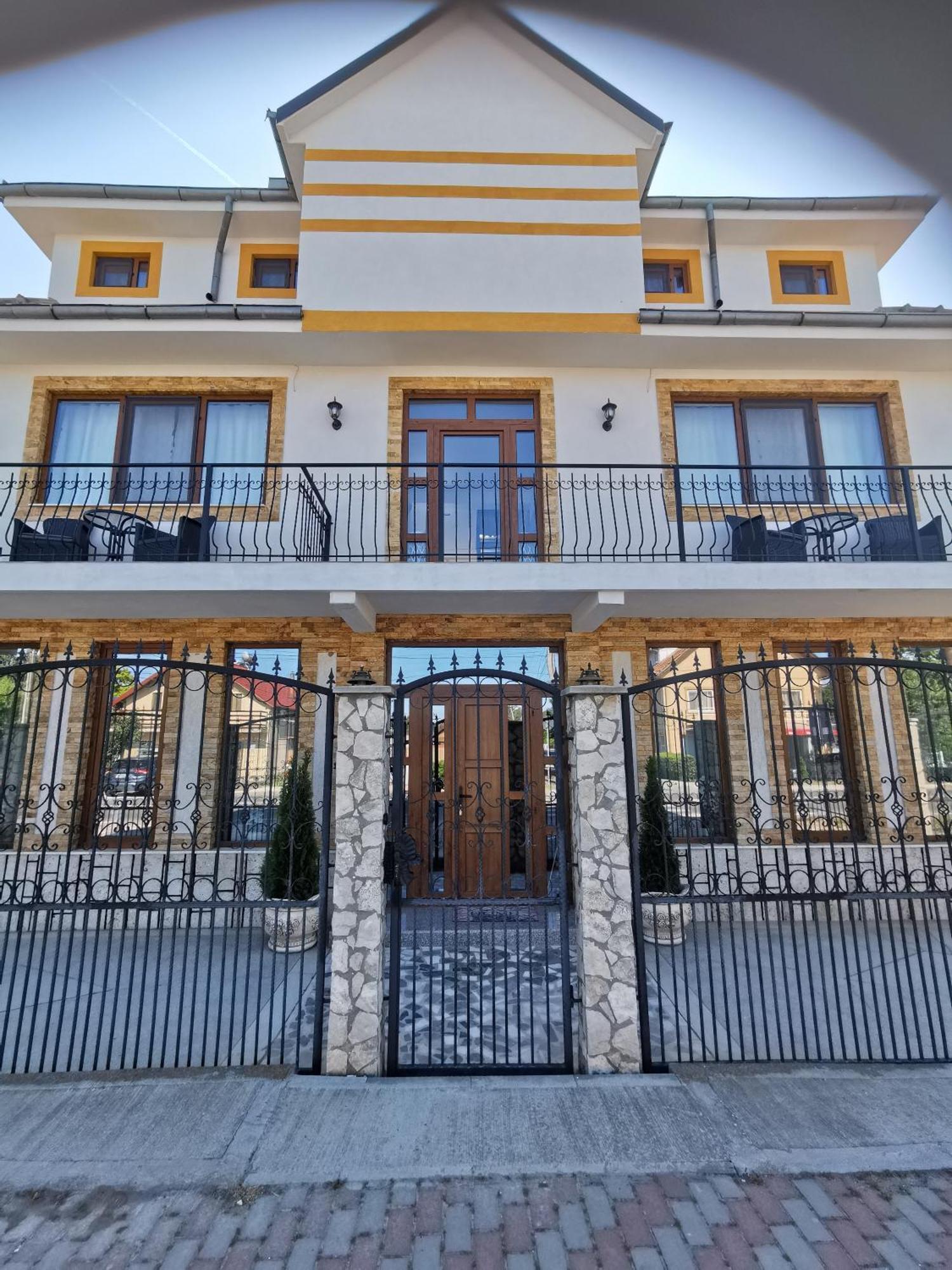 Casa Ellamy Hotel Două Mai Buitenkant foto